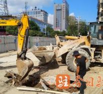 大鸡巴插大鸡视频高温下的坚守｜道路建设者用汗水铺就畅通路